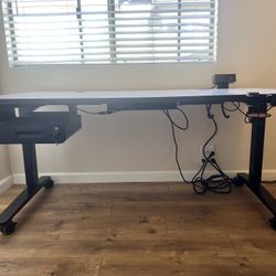 UPLIFT V3 Sit/Stand Desk (60”x30”) Whiteboard Top – Fully Loaded