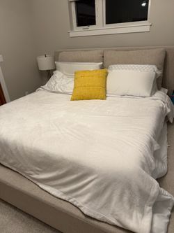 Queen / King Comforter White