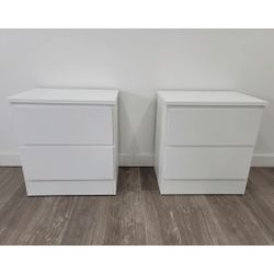Two Nightstands ***** Dos Mesitas 