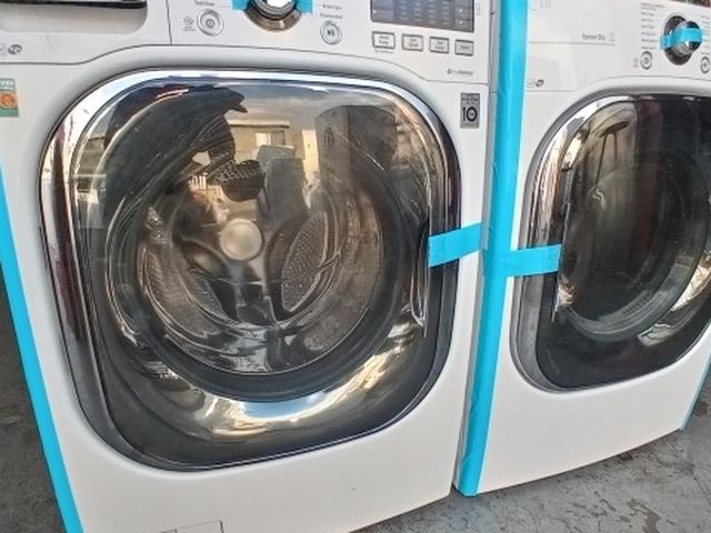 LG Washer And Dryer Set In Good Condition Like New