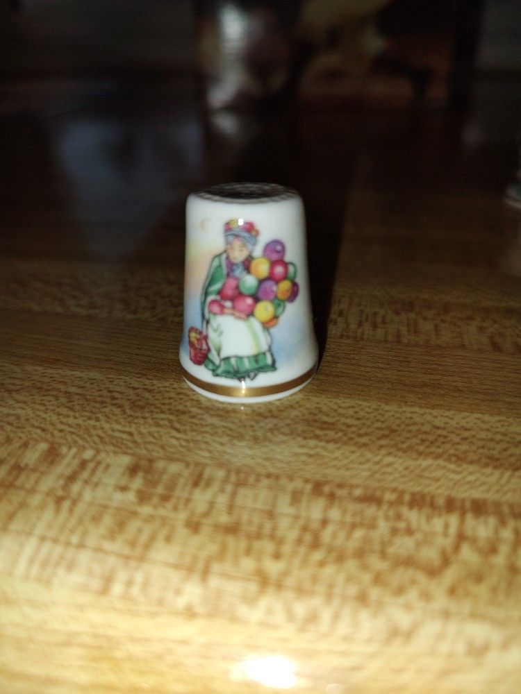 ROYAL DOULTON CHINA THIMBLE