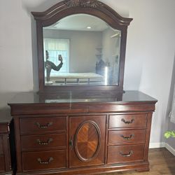 Raymour And Flanigan Solid Wood Queen Bedroom Set