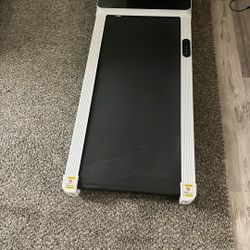 Nice Tread Mill W/ Remote