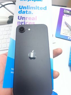 Apple iPhone. 17 e cricket and att boost