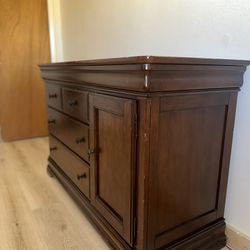 Bedroom Furniture Set