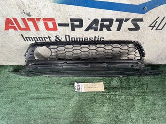 2013 - 2014 - 2015 HONDA ACCORD 4DRS FRONT LOWER BUMPER GRILLE OEM AY82297