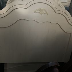 TWIN SIZE  BEDROOM  SET: BED, DRESSER , CHEST, MIRROR , NIGHTSTAND 