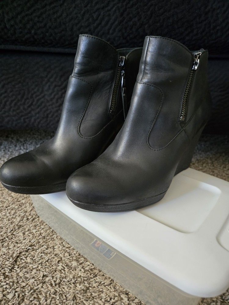 UGG BOOTIES