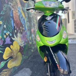 SCOOTER 50CC 2021 COMO NUEVA – SOLO 200 MILLAS 🔥