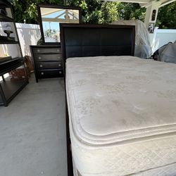 Queen Size Expresso Bedroom Set 