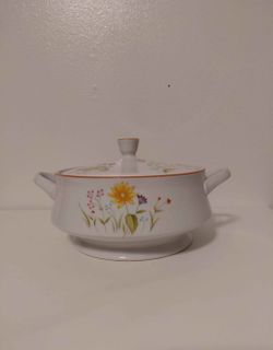 VINTAGE STRATFORD MIKASA NITA DESIGNER COLLECTION FLORA ORANGE TRIM VEGATABLE BOWL WITH LID