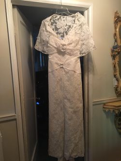 Wedding dress size 4 in excellent condition