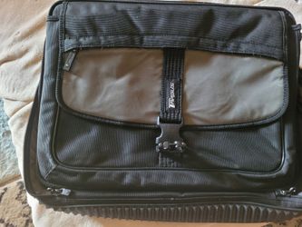 Targus  black deluxe notebook case fits up to 17" description in last photo