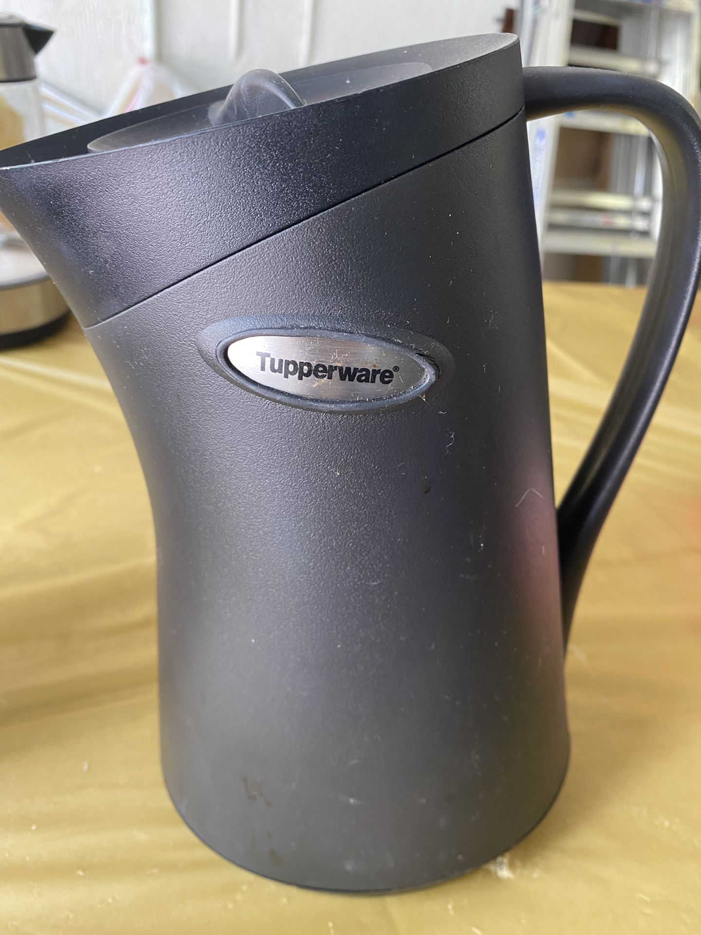 Tupperware Insulated Thermal Carafe Black 32 oz Pitcher