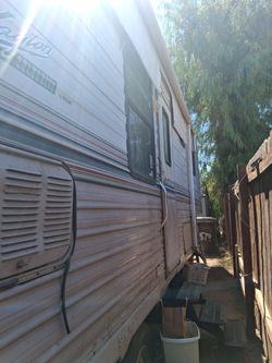 1994 Layton celebrity travel trailer