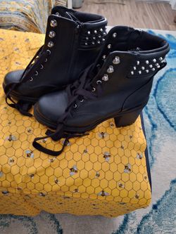 Shoes BOOTS  Size 7,8