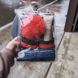 Men's Shower Shoes And Supplies 