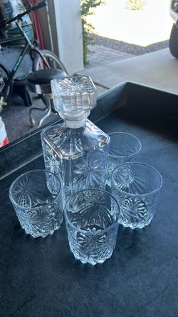Glass whiskey set