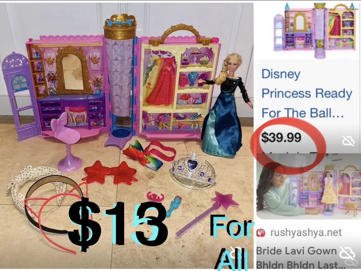 $13 Disney Princess π Portable Castle π° Doll include & Accessories like new
