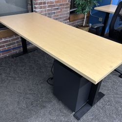Office Desks - Wide Variety Of Styles And Colors