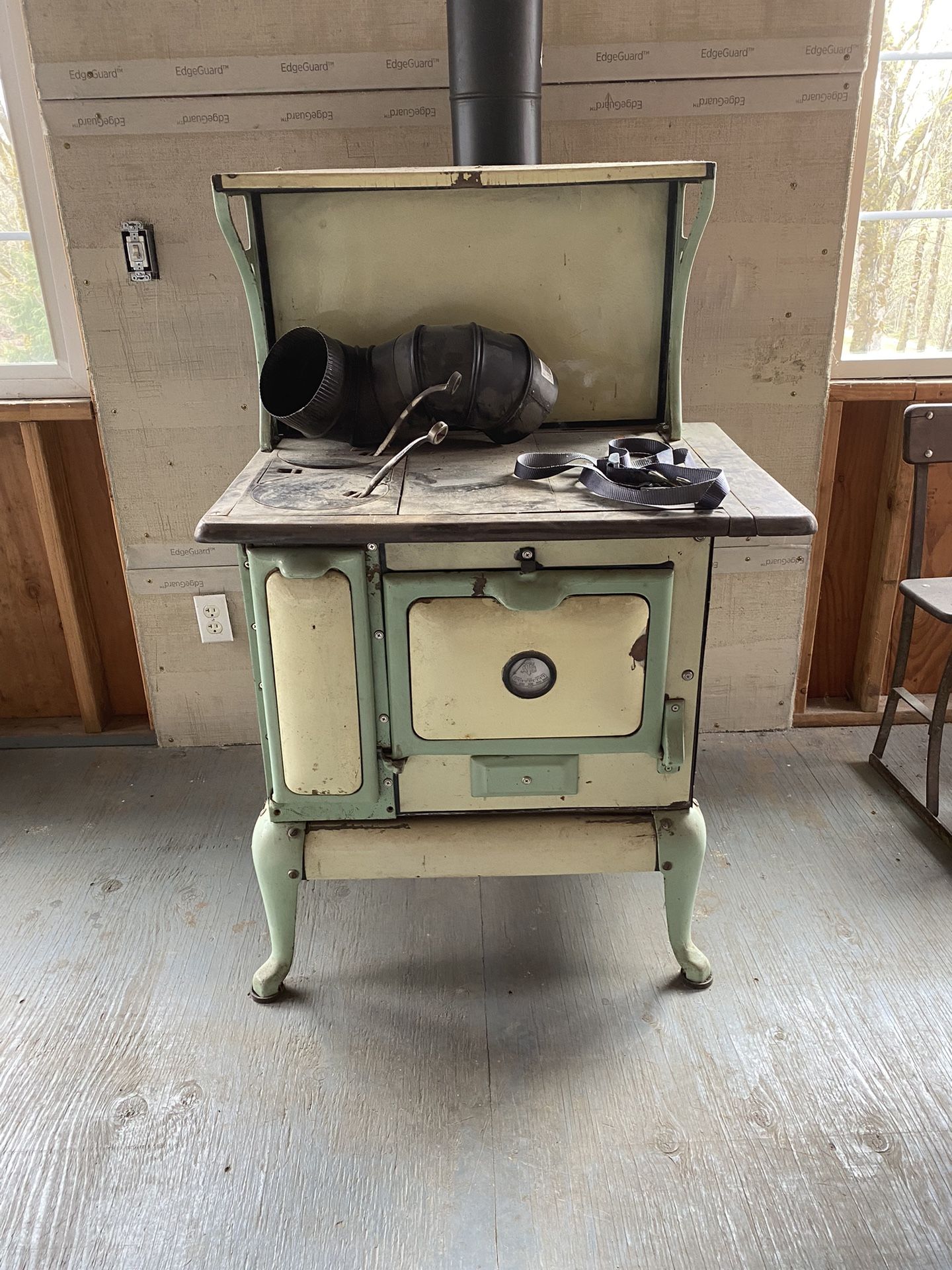 Antique Wood Stove for Sale in Onalaska, WA - OfferUp