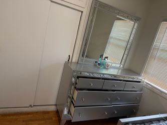 Bed vanity