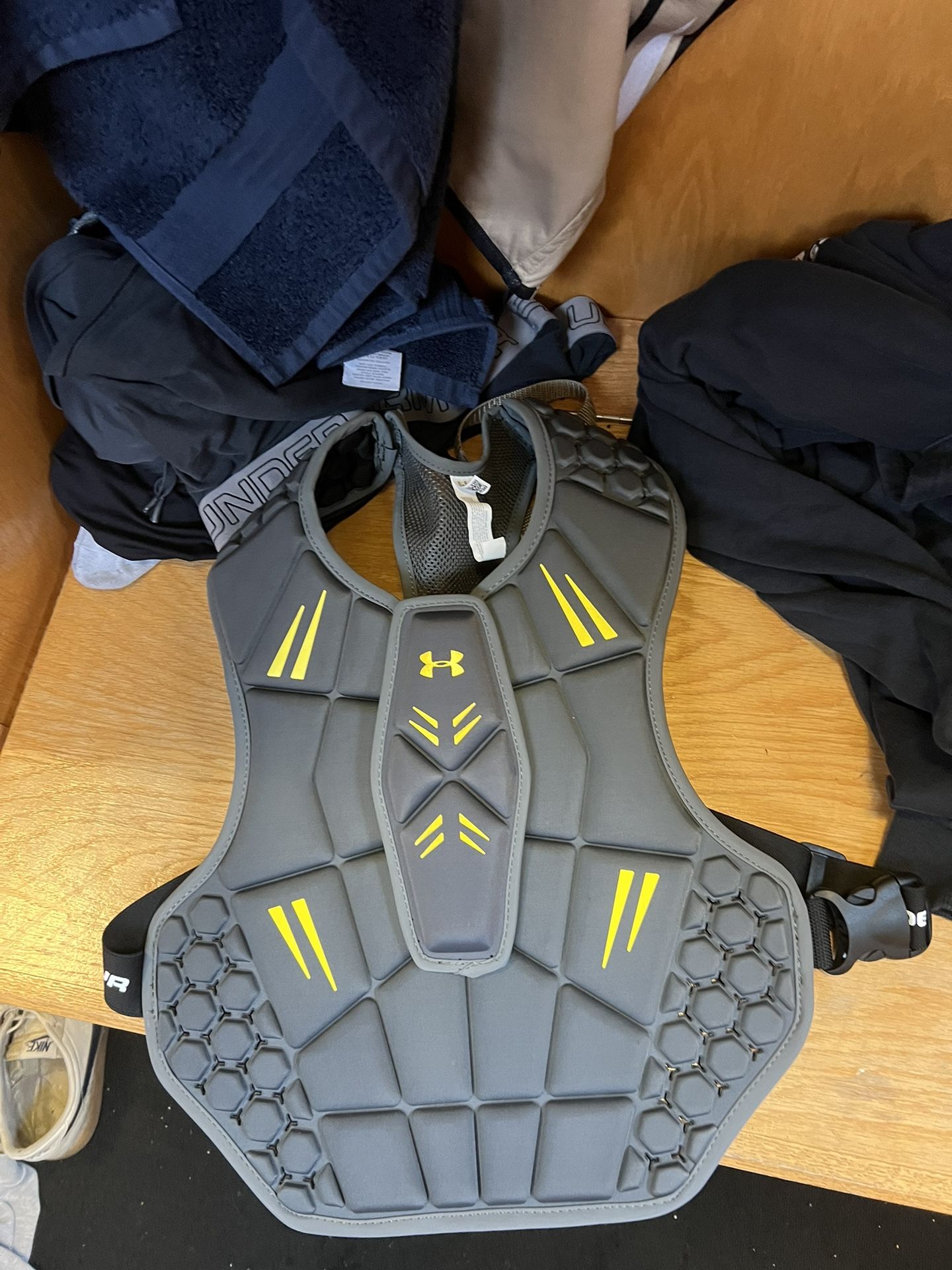 Under Aumor Goalie Chest Pad