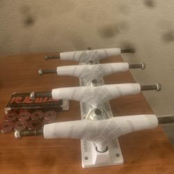 Thunder Skateboard Trucks 