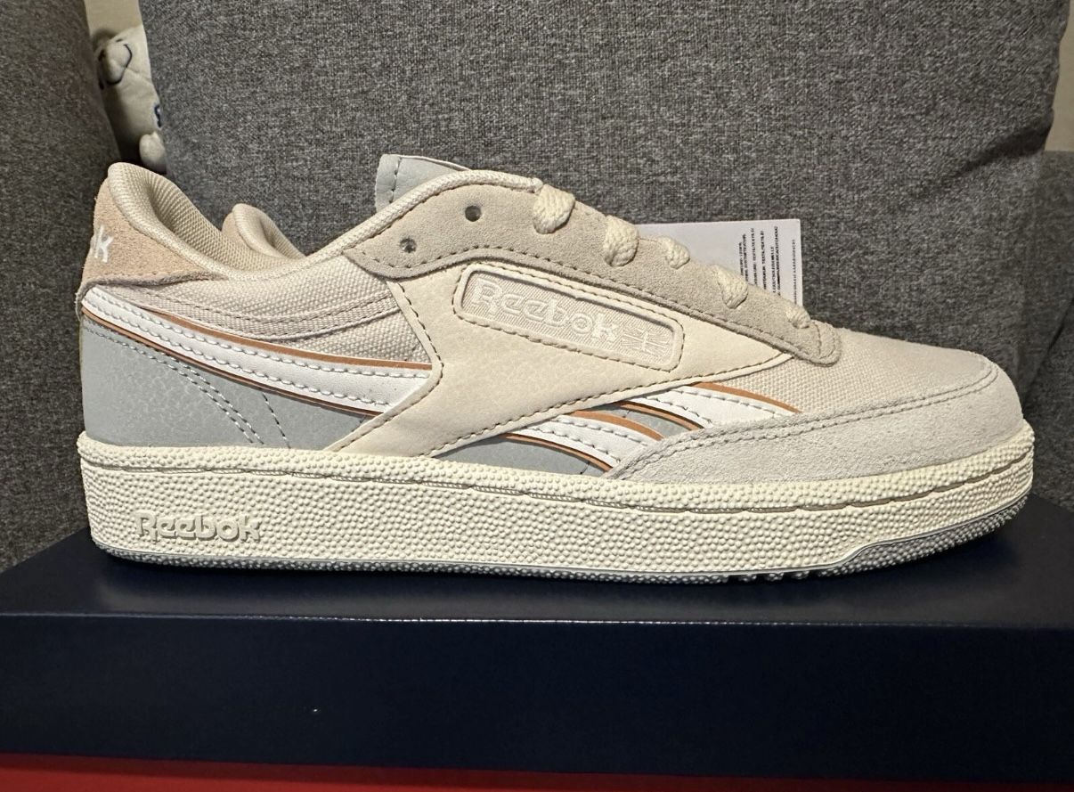 Brand New With Box REEBOK CLUB C Revenge Size 6 Men Or 7.5 Women Beige Classic Tennis Shoes π