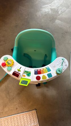 Baby high chair entertainer