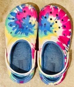 Like new stylish crocs size big kid 6