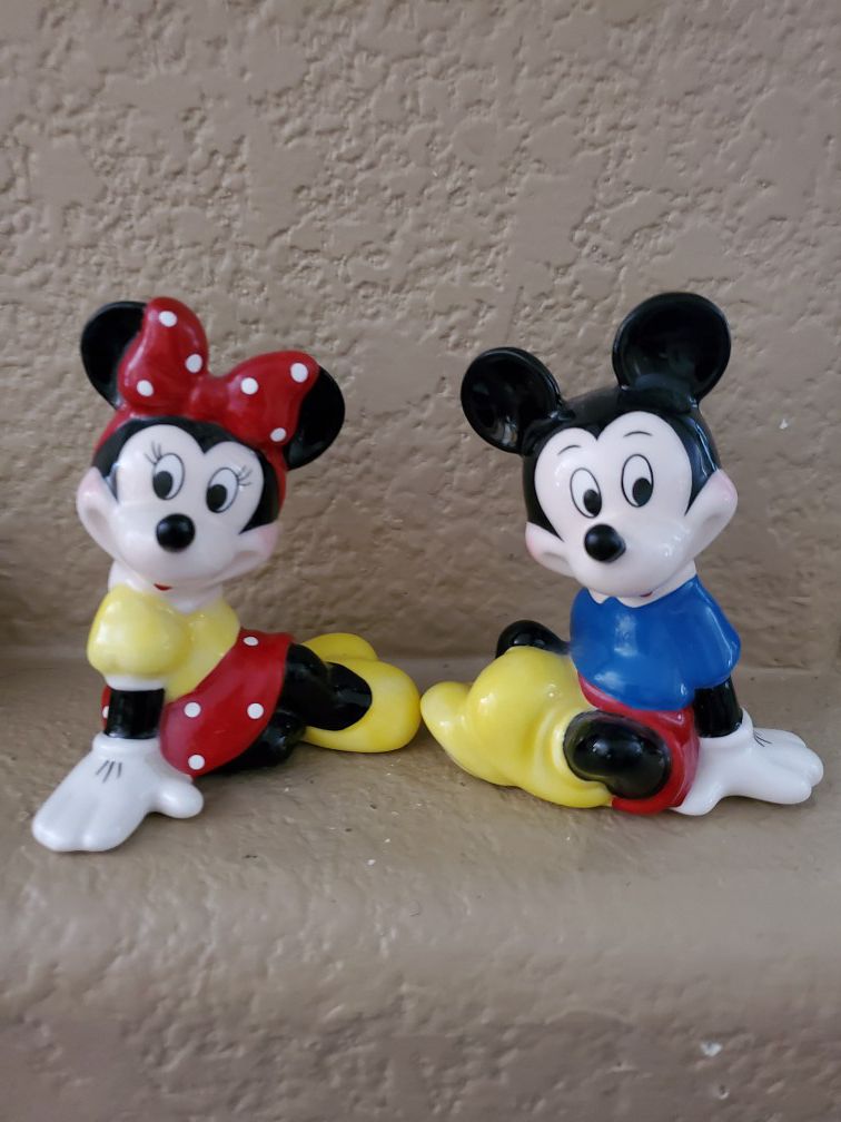Disney Mickey and minnie mouse figurines