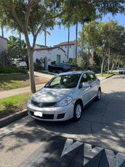2013 Nissan Versa SV Hatchback