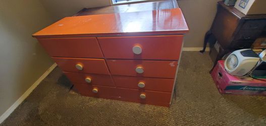 8 drawer dresser orange/white
