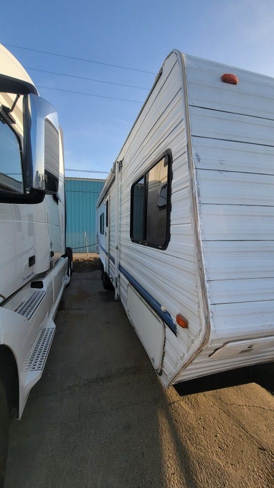 2000 Weekend Warrior Toyhauler 26ft