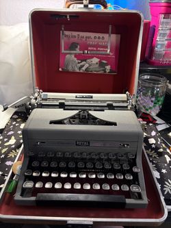 Royal Quiet De Luxe Typewriter