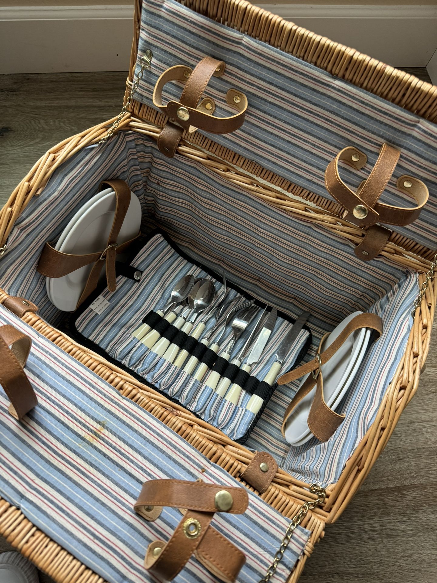 Vintage Wicker Picnic Basket