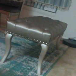 A Bench Can Be Used For Anythinc B Had On Kitchen Table Bareate Down Sizing So I'll Tske Obo