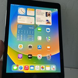 IPad Pro 128gb. Like New And Unlocked!