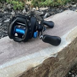 Right Handed Shimano SLX 150 XG Baitcaster Reel for Sale in Bixby, OK -  OfferUp
