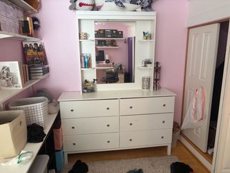 LARGE WHITE DRESSER WITH MIRROR SHELVES AND 6 DRAWERS. GREAT SOLID WOOD CONDITION AND MIRROR LIGHTS UP
