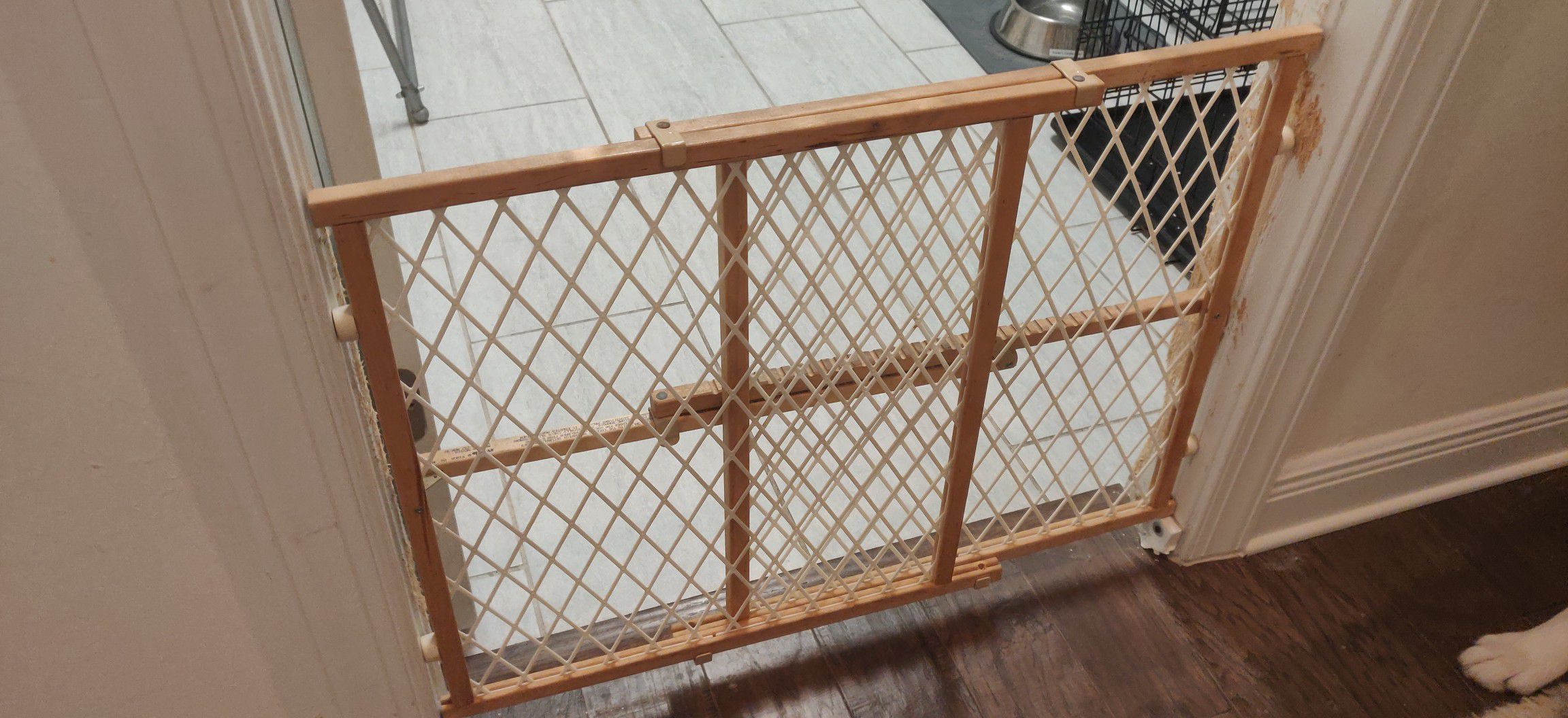 Wooden baby gate / dog gate