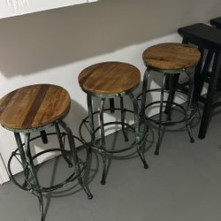 Chairs/ Barstools