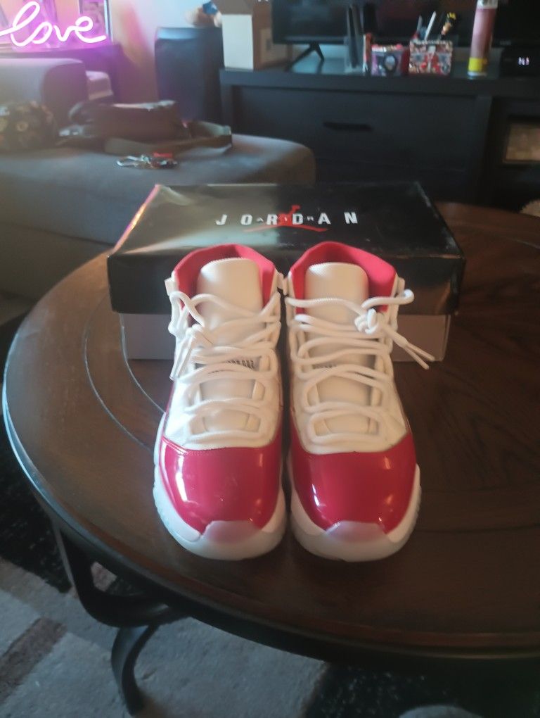 AIR JORDAN RETRO CHERRY 11 MENS SIZE "8.5" USED IN FLAWLESS CONDITION ABSOLUTELY NO CREASES OR SCUFF MARKINGS! $300 O.B.O. CASH OR CASH APP MUST PICK