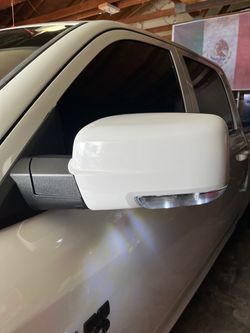 09-18 RAM White Side Mirrors with Turn Signal