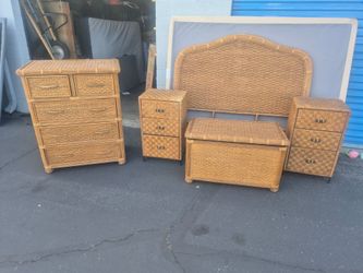 Queen pier 1 bed set