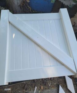 4 ft vinyl gate