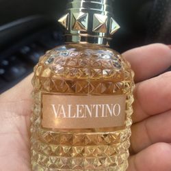  Valentino Perfume