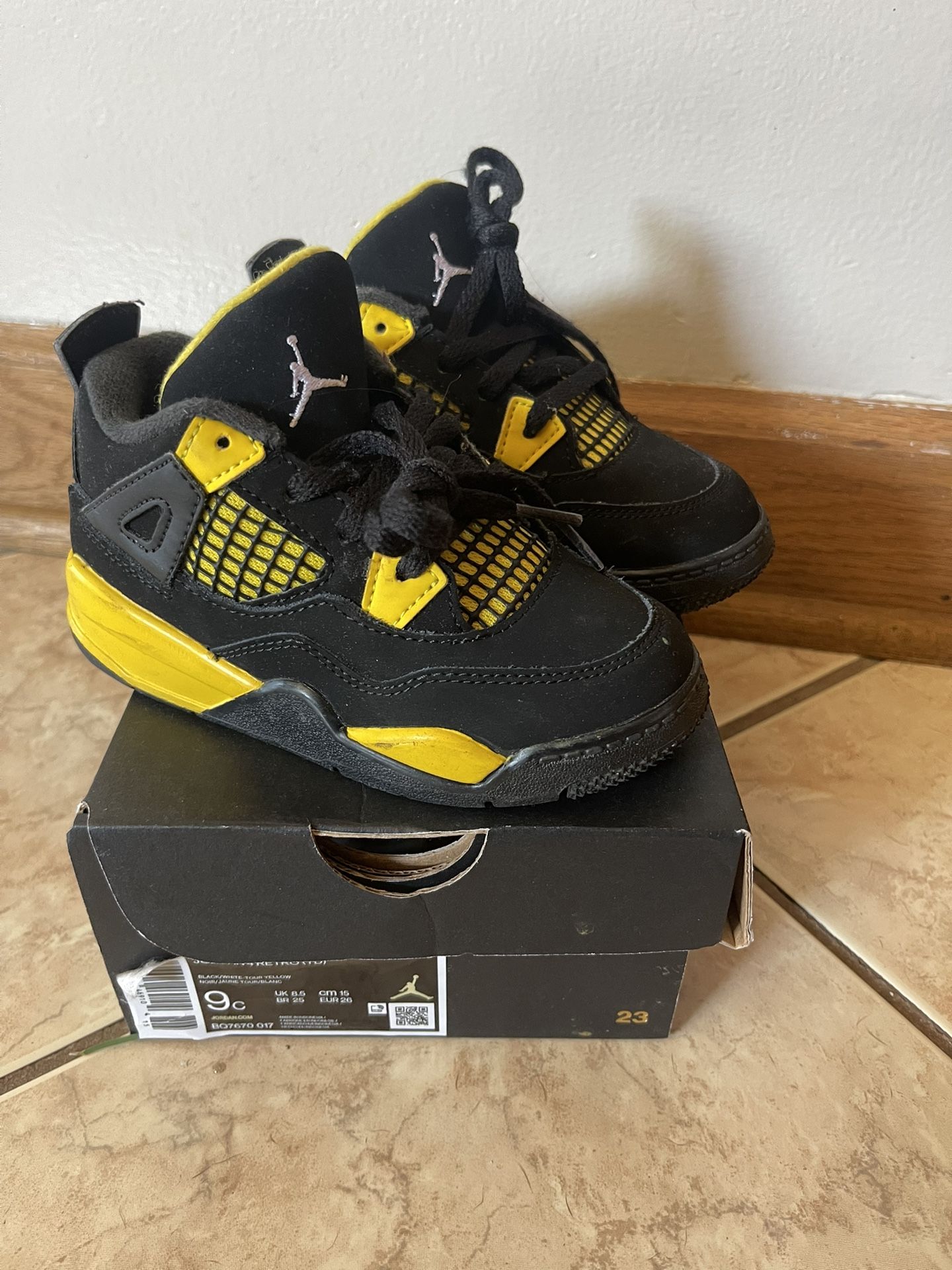 Kids Jordan Retro 4 Size 9C