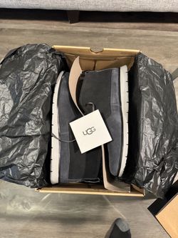 UGG Mens shoe